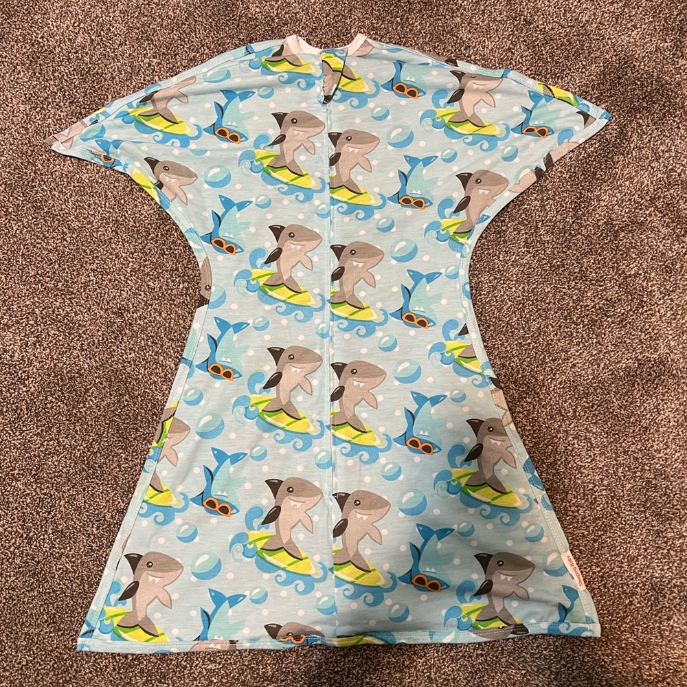 NWOT Surfing Sharks Medium (6-12mos) Zipadeezip Sleep Sack